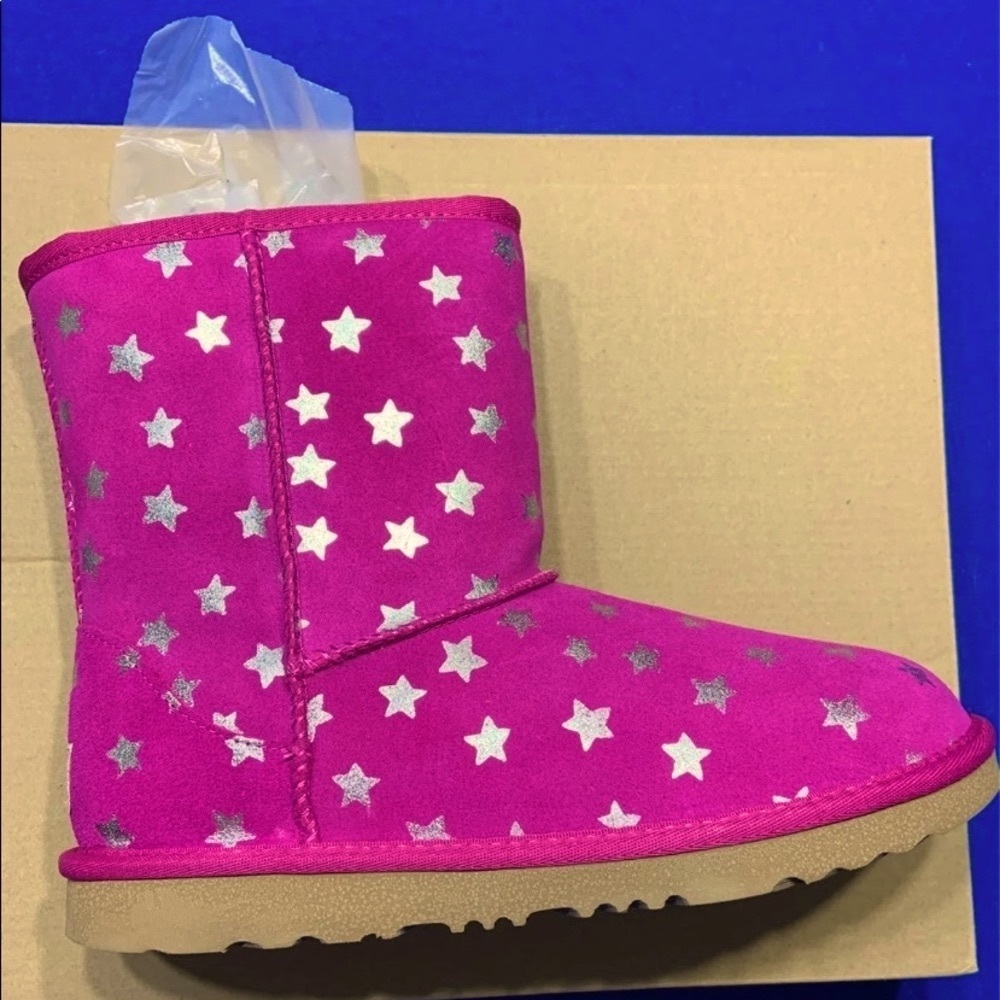 UGG Classic Short II Water Resistant Stars Boot - Picture 2 of 12